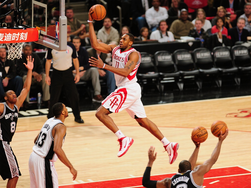 麦迪时刻星空体育:解读麦迪的神奇表现 (麦迪时刻星空体育:深度解读麦迪的神奇逆天表现) 提到麦迪,很多人第一时间想到的就是2004年12月